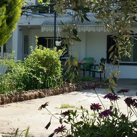 Anna's House بيت للعطل *